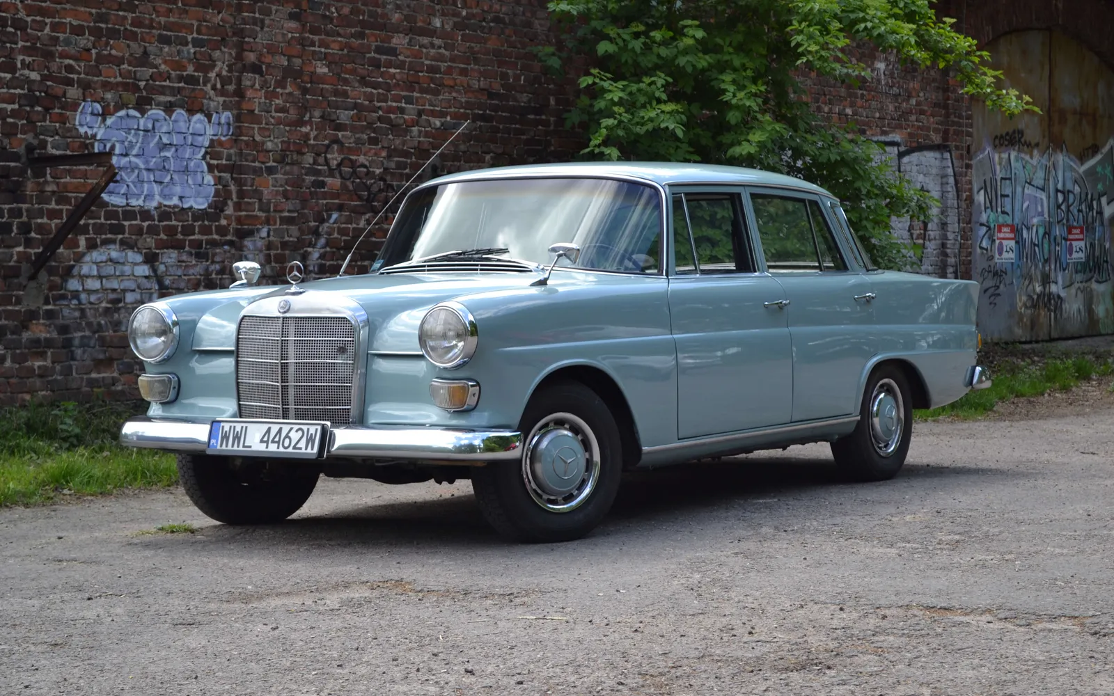 Mercedes W110 - zdjęcie 1